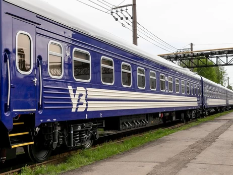 Укрзалізниця повідомила про затримку 12 потягів – аварія мережі на Хмельниччині 