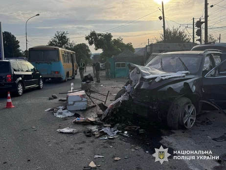 На Закарпатті водійка в’їхала в контрольно-ревізійний пункт правоохоронців, загинув військовий