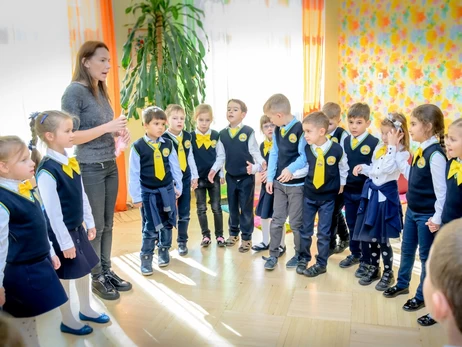 Батькам першокласників в Україні виплатять по п'ять тисяч гривень - тим, хто вчитиметься офлайн