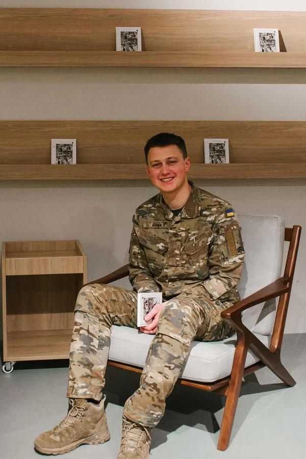 Поет і захисник Артур Дронь повідомив про звільнення в запас та анонсував книгу про війну