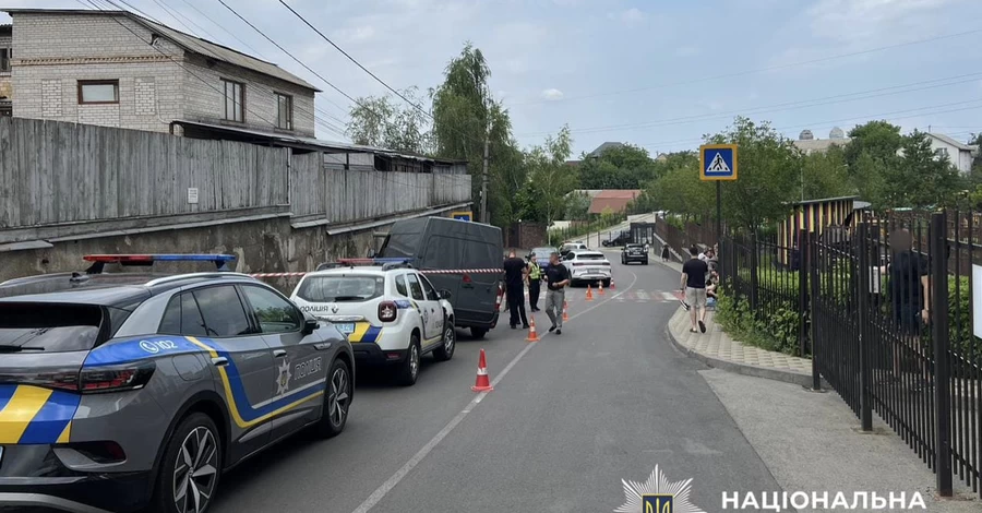 На Киевщине погиб 9-летний мальчик, на которого покатился микроавтобус без водителя