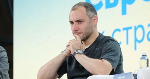 Слідчі ДБР прийшли з обшуком до ексміністра інфраструктури Кубракова