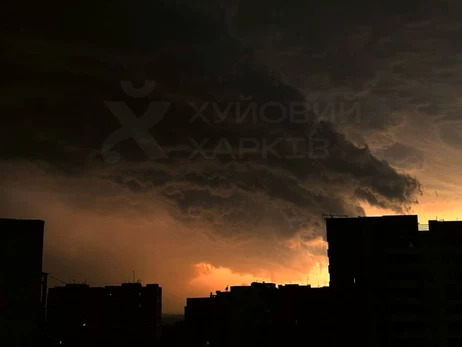 В Харькове и области из-за непогоды повалены деревья, подтоплены улицы, пропал свет
