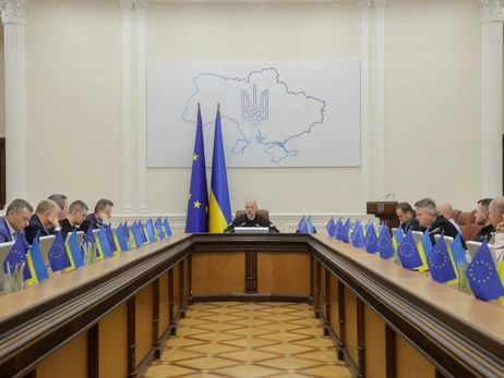 Кабмін схвалив підвищення виплати за народження дитини з 10 до 50 тисяч