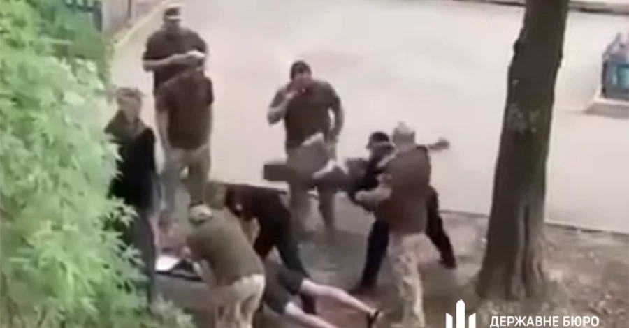 ДБР вивчає обставини бійки між чоловіками та представниками ТЦК у Чернігові