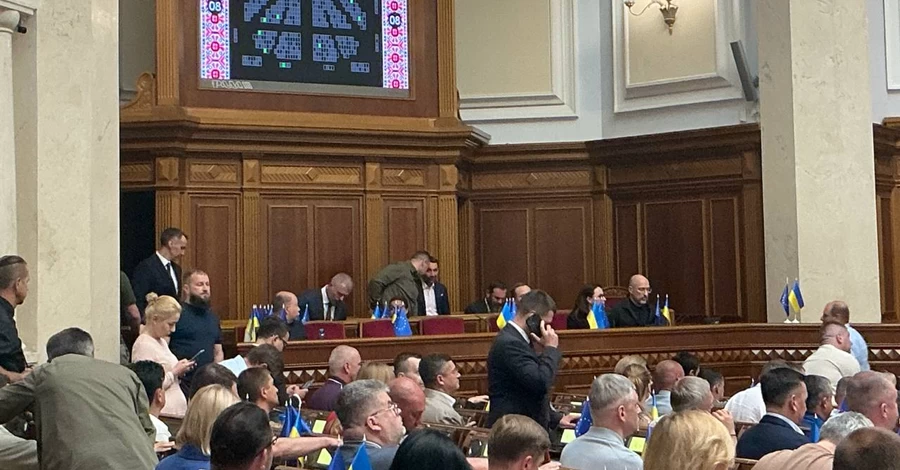 Рада разрешила украинцам после 60 лет служить в ВСУ по контракту