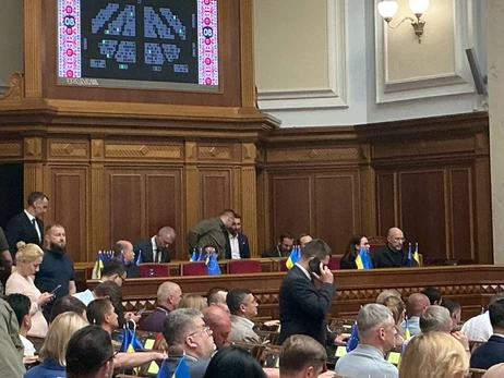Рада разрешила украинцам после 60 лет служить в ВСУ по контракту