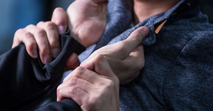 На Київщині підлітки жорстоко побили пенсіонера - батька загиблого героя, справою займається поліція