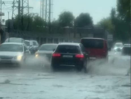 Часть Львова снова уходит под воду, - соцсети