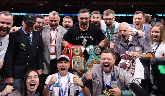 Александр Усик во второй раз стал абсолютным чемпионом в хевивейте