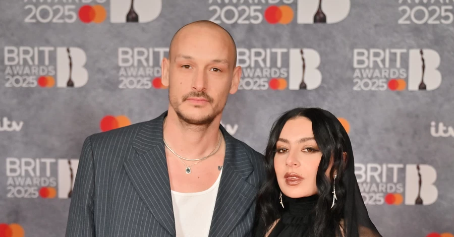 Певица Charli XCX вышла замуж