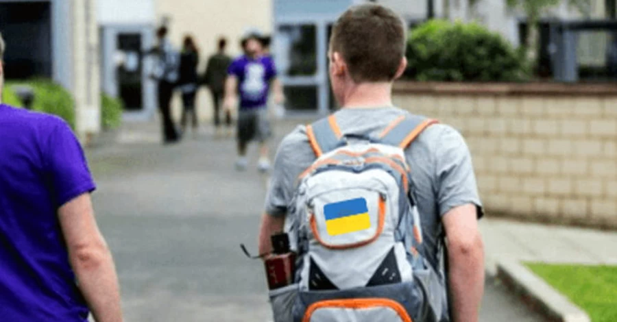 Выезд за границу 18-24-летних юношей: кому могут разрешить и разрешат ли вообще