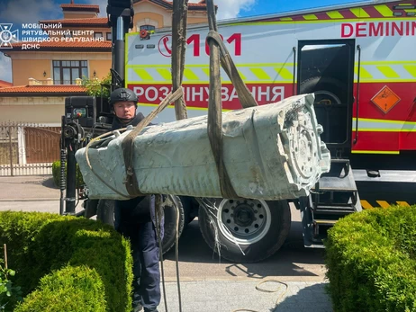 У Києві біля житлового будинку виявили бойову частину російської ракети Х-69