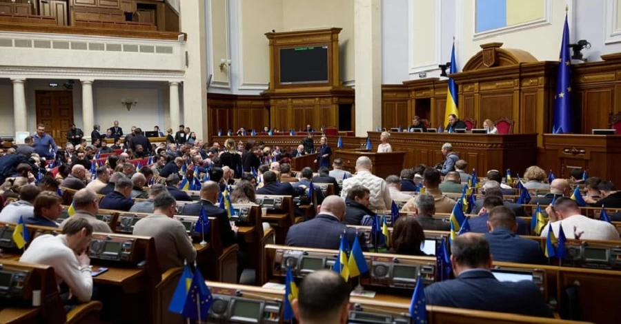Рада приняла закон, ограничивающий независимость НАБУ и САП