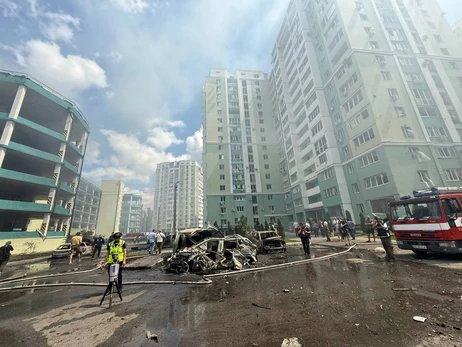 Росіяни вдарили двома КАБами по центру Харкова - влучили поряд із багатоповерхівкою, є постраждалі