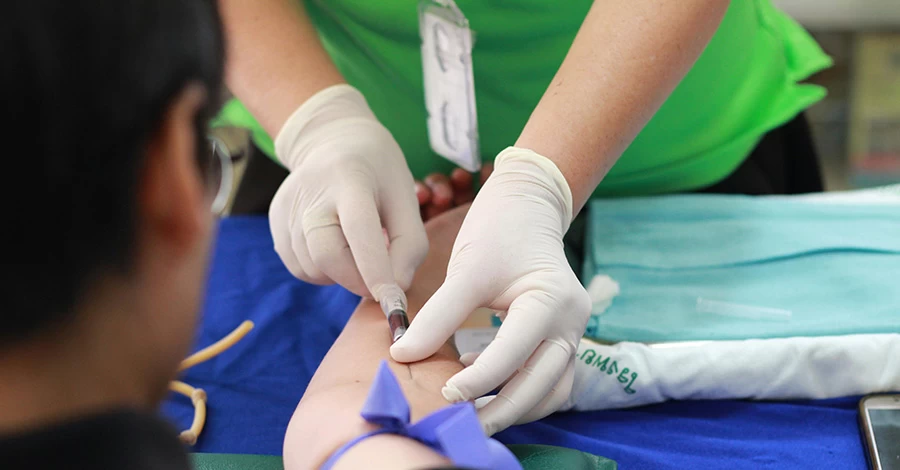 Чек-лист здоров'я: які аналізи здавати щороку, а які – зайві витрати