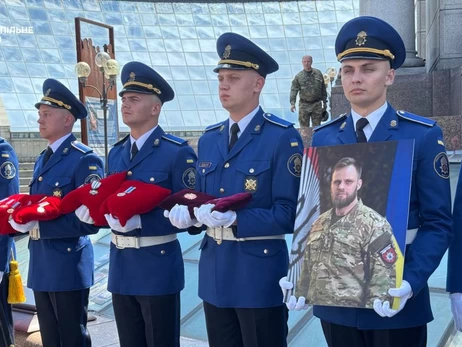 На Майдані попрощалися з командиром бригади 