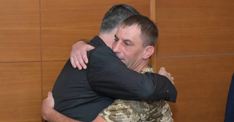 Глава МИД Израиля встретился с бойцом ВСУ, семья которого погибла в Бат-Яме во время атаки Ирана 