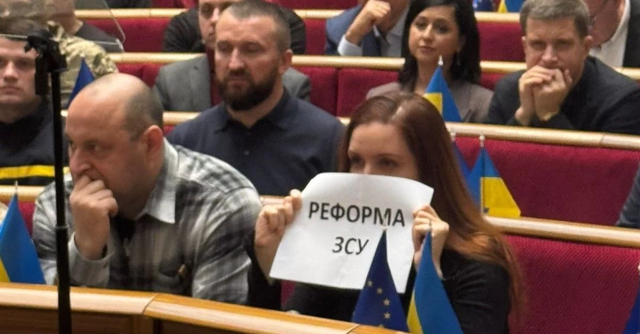Нардеп Безугла, яка голосувала за закон про НАБУ та САП, вийшла на протести 