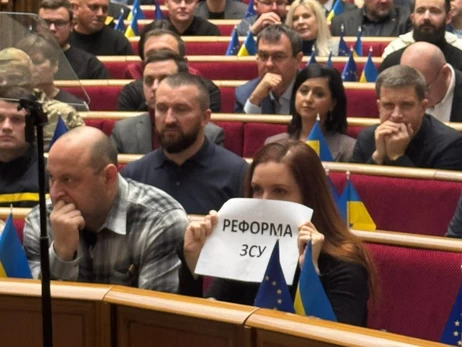 Нардеп Безугла, яка голосувала за закон про НАБУ та САП, вийшла на протести 