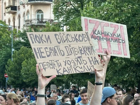 Это другое – не путайте: Верховная Рада ушла на каникулы, а не в отпуск