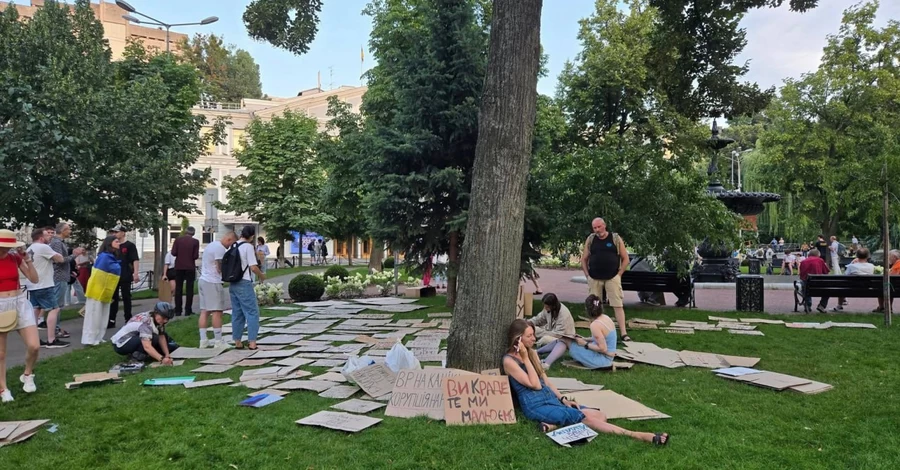 В Киеве шестой день проходит акция против закона по НАБУ и САП