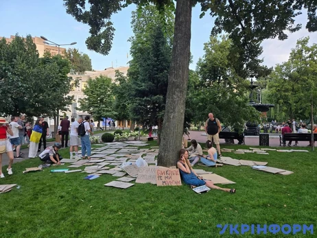 У Києві шостий день проходить акція проти закону щодо НАБУ і САП