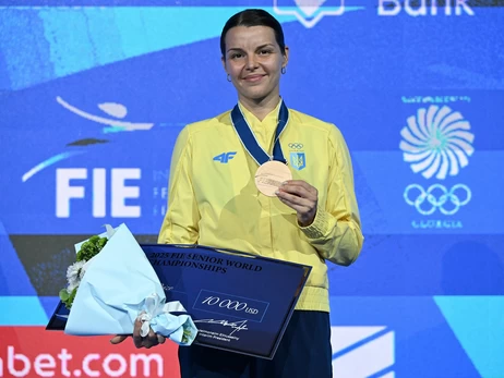 Два українських фехтувальники відмовилися від фото з росіянкою на чемпіонаті світу