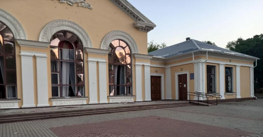 В Кропивницком из-за обстрела РФ повреждено здание филармонии