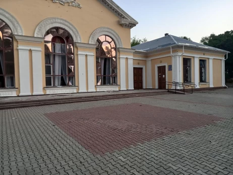 У Кропивницькому через обстріл РФ пошкоджена будівля філармонії