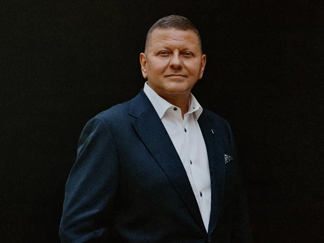 Валерий Залужный написал авторскую колонку и позировал для Vogue Ukraine