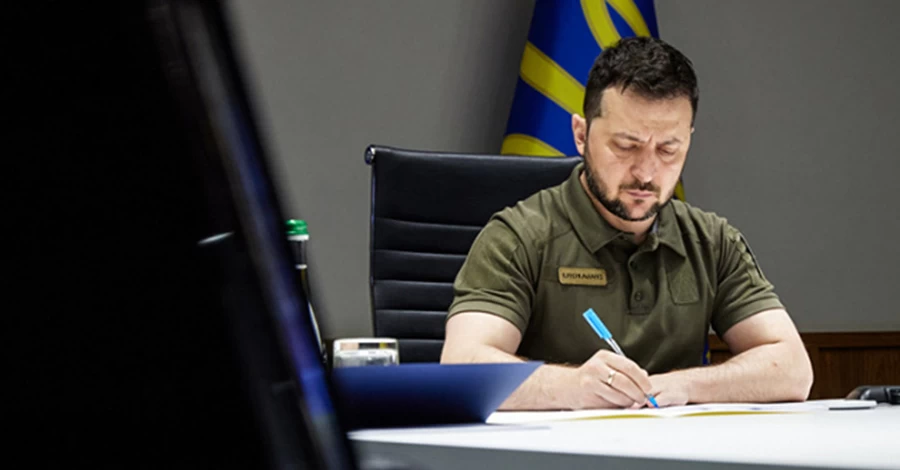 До армії - замість пенсії, «воєнка» для студентів-медиків і підсилення СБУ: нові закони на час війни