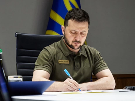 До армії - замість пенсії, «воєнка» для студентів-медиків і підсилення СБУ: нові закони на час війни