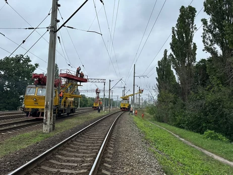 У Києві через російські обстріли пошкоджено залізничну інфраструктуру