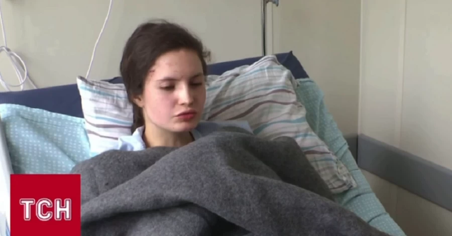 Внаслідок нічного удару по Києву вибуховою хвилею дівчину викинуло з дев'ятого поверху