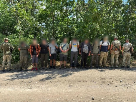 Под Молдовой задержали девять уклонистов, которые трое суток шли к границе