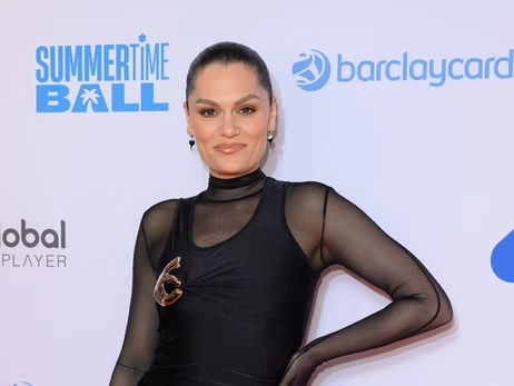 Борющаяся с раком Jessie J снова попала в больницу