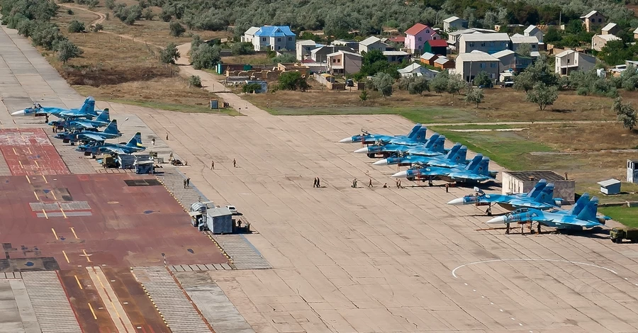 Безпілотники СБУ вразили п'ять російських винищувачів на аеродромі Саки, один літак знищено повністю