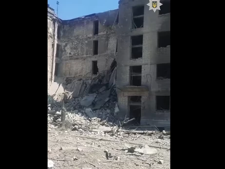 Россияне сбросили авиабомбу на жилой дом в Купянске, под завалами есть люди