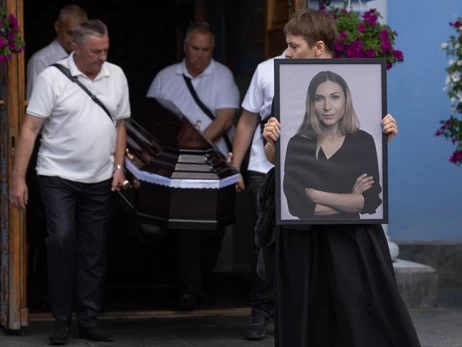 В Киеве простились с журналисткой Викторией Рощиной, замученной в российском плену