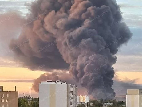 В российском Саратове раздавались мощные взрывы, дроны атаковали крупный НПЗ