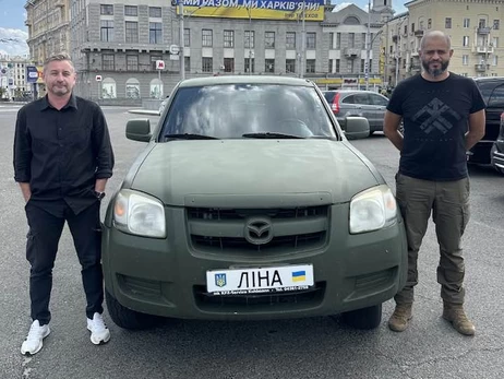 Именем Лины Костенко назвали авто, которое она купила для бригады Сергея Жадана