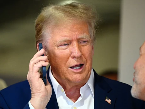Трамп позвонил Зеленскому перед саммитом с Путиным