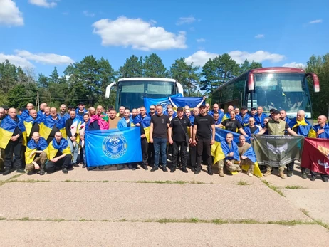 В Украину вернули 84 пленных, в том числе гражданских, которых Россия удерживала с 2014 года