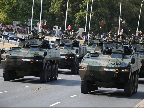 Польша проводит грандиозный военный парад-напоминание Кремлю