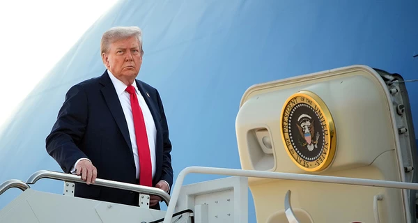 Трамп с самолета по дороге к Путину: Я здесь, чтобы посадить их за стол переговоров