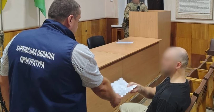 В Харькове мужчина напал с ножом на сотрудников ТЦК и полицейских, есть раненые