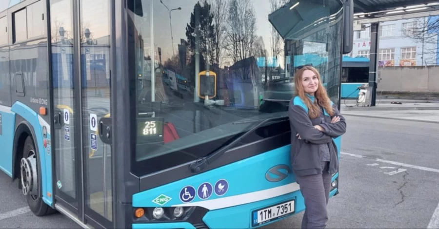 Українка в Чехії навчилася водити автобус, стала обличчям транспортної фірми і одружилася