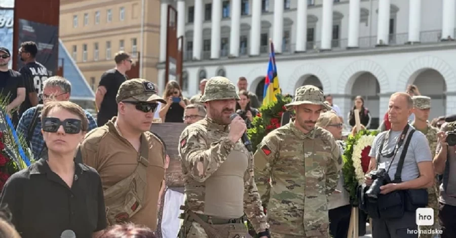 В Киеве простились с художником и военным Давидом Чичканом