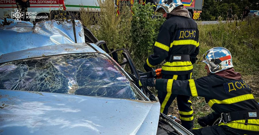 На трасі Київ - Одеса зіткнулися Citroën і вантажівка - загинуло троє людей